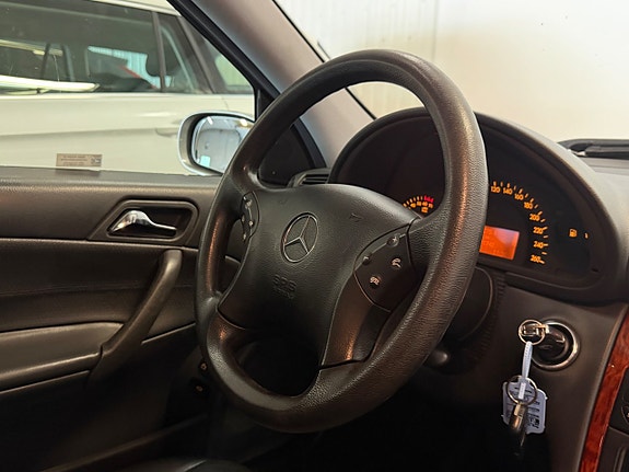 Mercedes-Benz C180 22 of 30