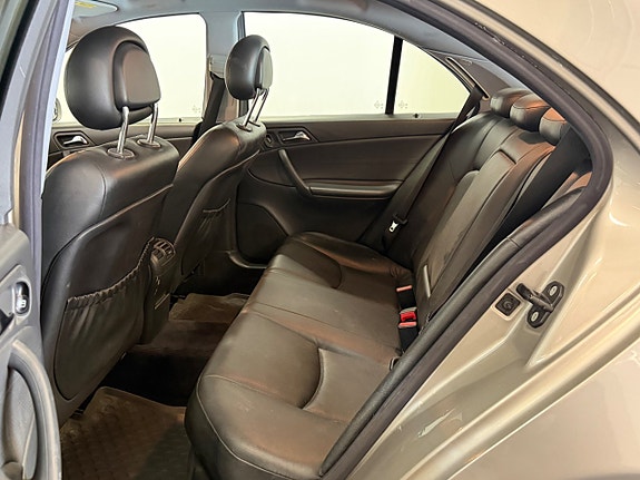Mercedes-Benz C180 13 of 30