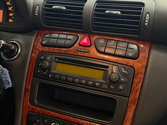 Mercedes-Benz C180 23 of 30