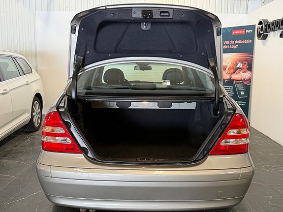 Mercedes-Benz C180 15 of 30