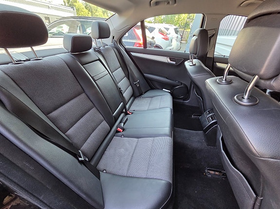 Mercedes-Benz C250 11 of 16