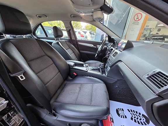 Mercedes-Benz C250 9 of 16