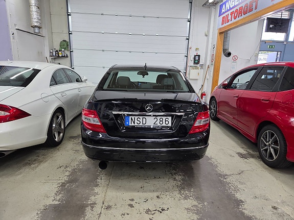 Mercedes-Benz C250 7 of 16