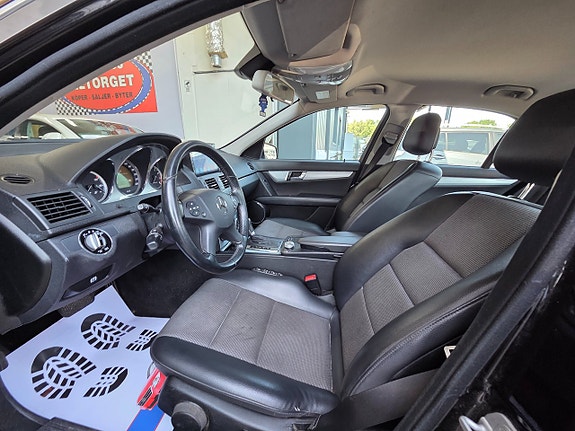 Mercedes-Benz C250 13 of 16