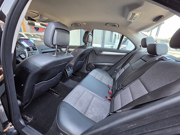 Mercedes-Benz C250 12 of 16