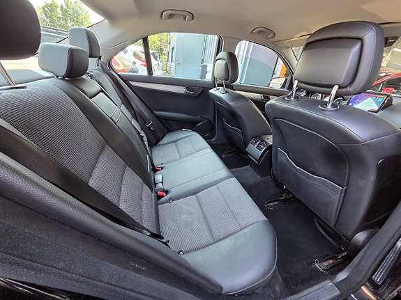 Mercedes-Benz C250 10 of 16