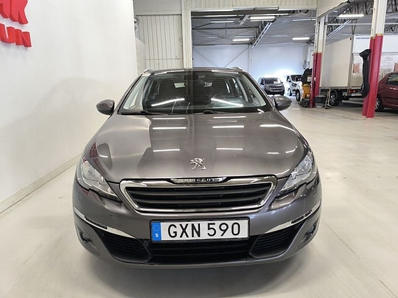 Peugeot 308 2 of 5