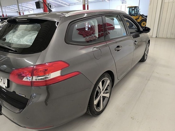 Peugeot 308 4 of 5