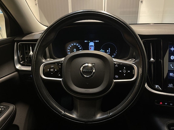 Volvo V60 8 of 27