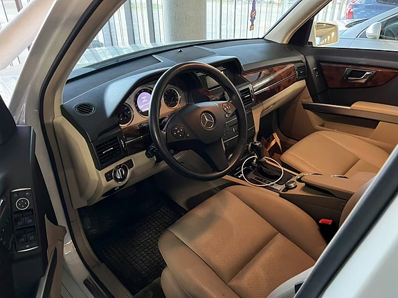 Mercedes-Benz GLK350 3 of 3