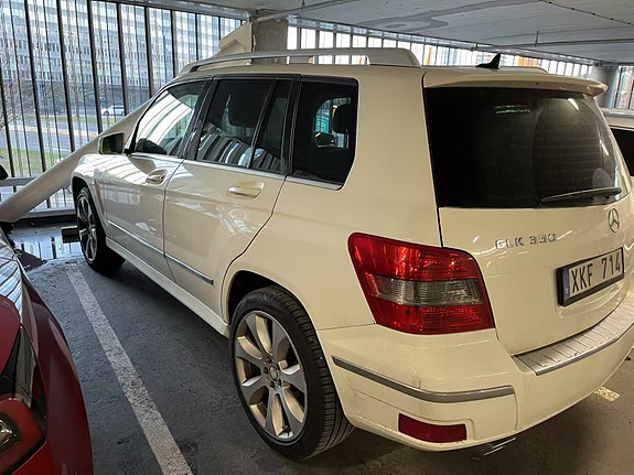 Mercedes-Benz GLK350 2 of 3