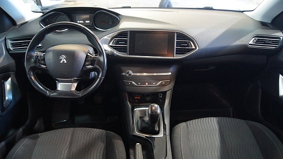 Peugeot 308 SW 7 of 10