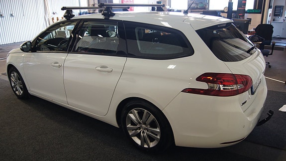 Peugeot 308 SW 3 of 5