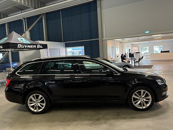 Skoda Octavia 3 of 5