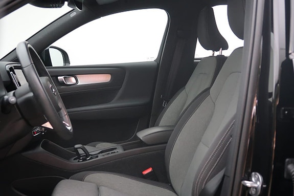Volvo XC40 4 of 5