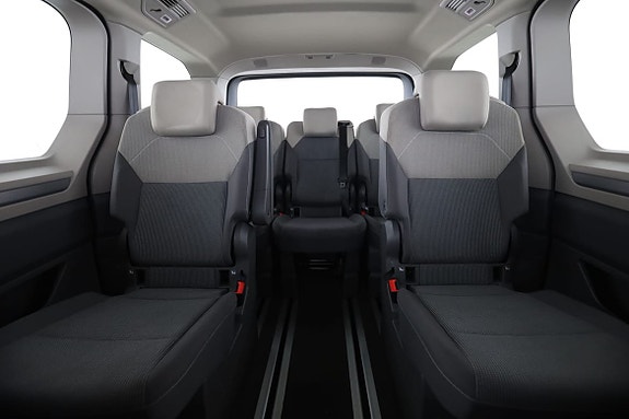 Volkswagen Multivan 16 of 30