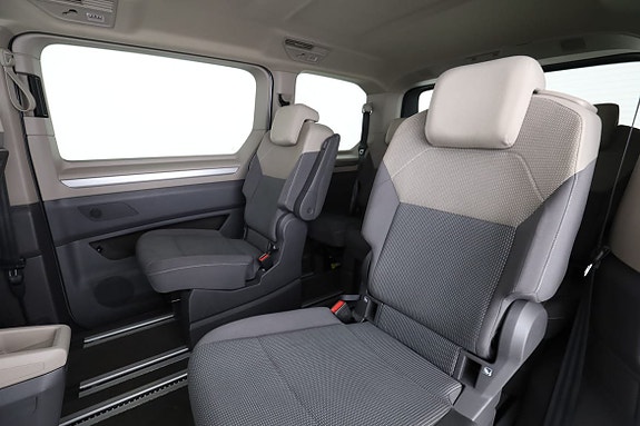 Volkswagen Multivan 15 of 30