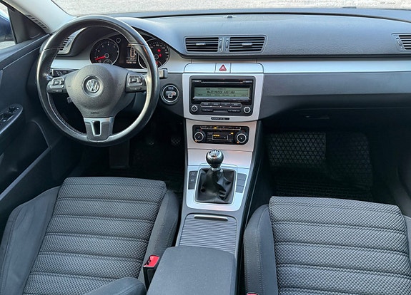 Volkswagen Passat 8 of 12