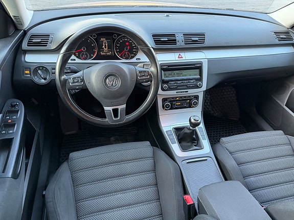 Volkswagen Passat 7 of 12