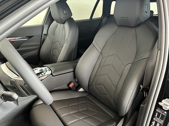 BMW i5 7 of 16