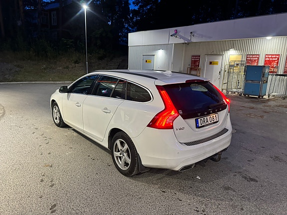 Volvo V60 4 of 5