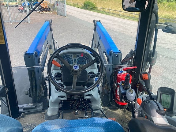 New Holland T 6020 Elite 4 of 16