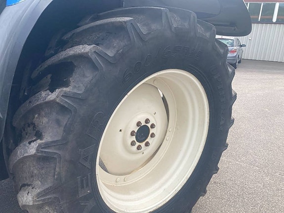 New Holland T 6020 Elite 9 of 16