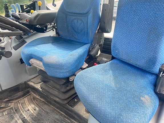 New Holland T 6020 Elite 14 of 16