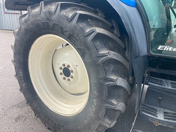 New Holland T 6020 Elite 12 of 16