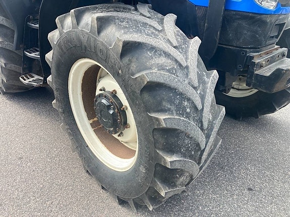 New Holland T 6020 Elite 11 of 16
