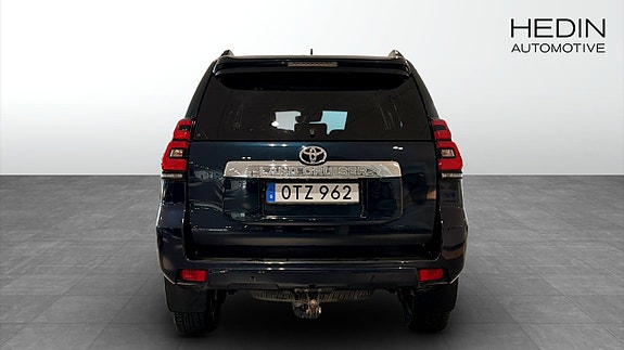 Toyota Land Cruiser 7 of 13