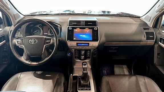 Toyota Land Cruiser 4 of 5