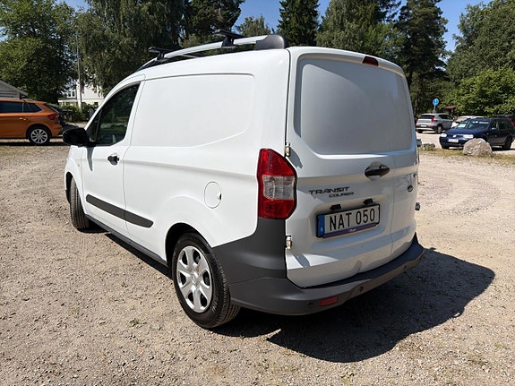 Ford Transit Courier 5 of 5