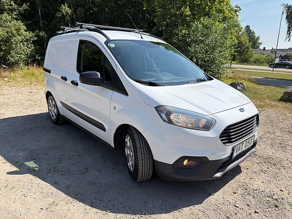 Ford Transit Courier 3 of 5