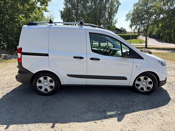 Ford Transit Courier 4 of 5