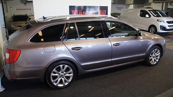 Skoda Superb 2 of 5