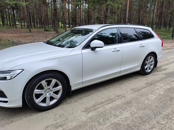 Volvo V90 2 of 5