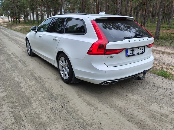 Volvo V90 3 of 5