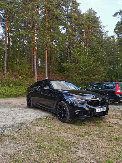 BMW 320d 2 of 5