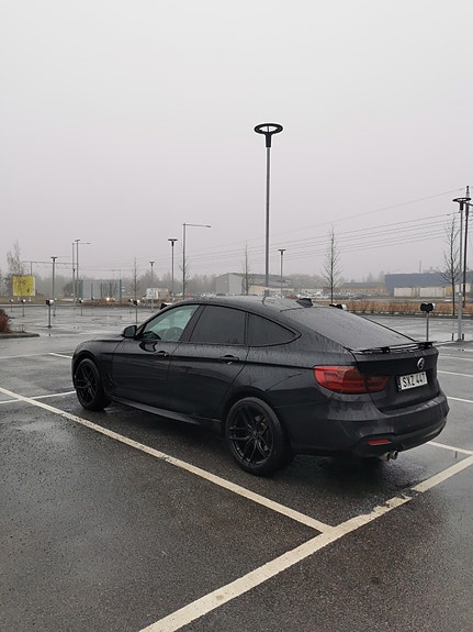 BMW 320d 4 of 5