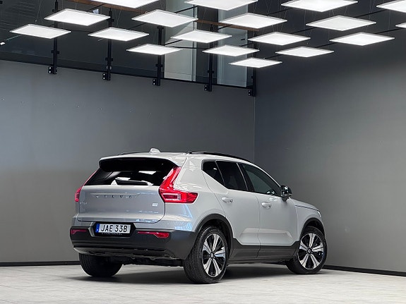Volvo XC40 3 of 5