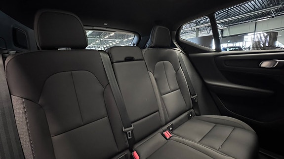 Volvo XC40 10 of 22