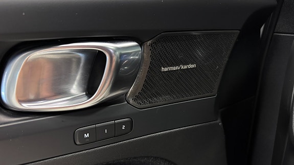 Volvo XC40 15 of 22
