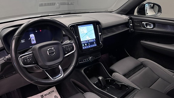 Volvo XC40 7 of 22