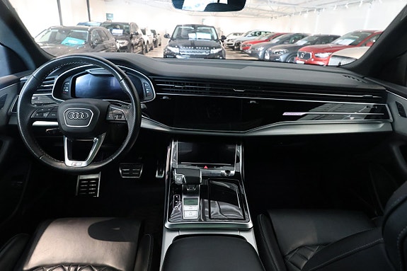 Audi Q8 11 of 23