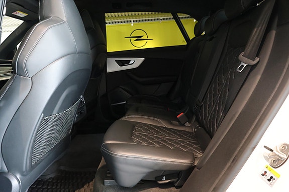 Audi Q8 10 of 23