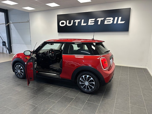 MINI One 3 of 5