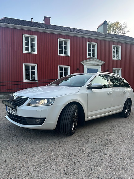 Skoda Octavia 2 of 12