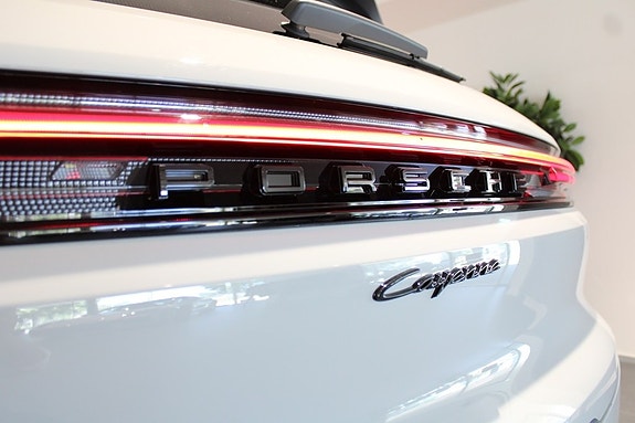 Porsche Cayenne 6 of 22