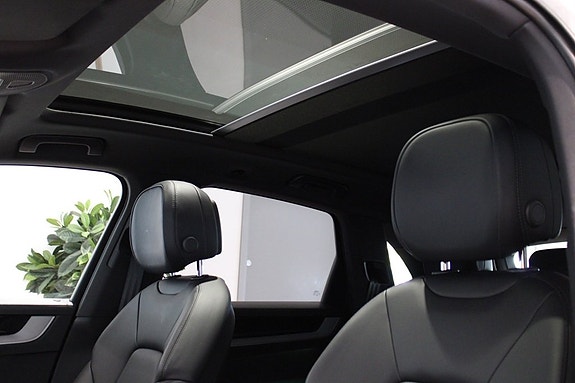 Porsche Cayenne 18 of 22